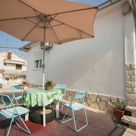 Ana * Vodice