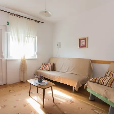 Ana Apartment *